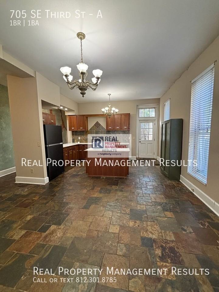 705 Se 3rd St #A - Photo 4 of 12