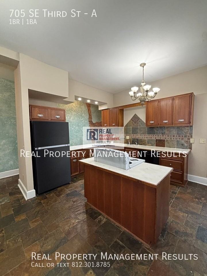 705 Se 3rd St #A - Photo 7 of 12