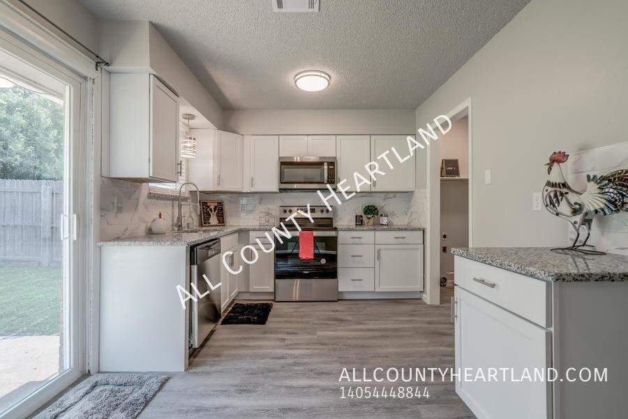 1020 Nw 20th St - Photo 5 of 14