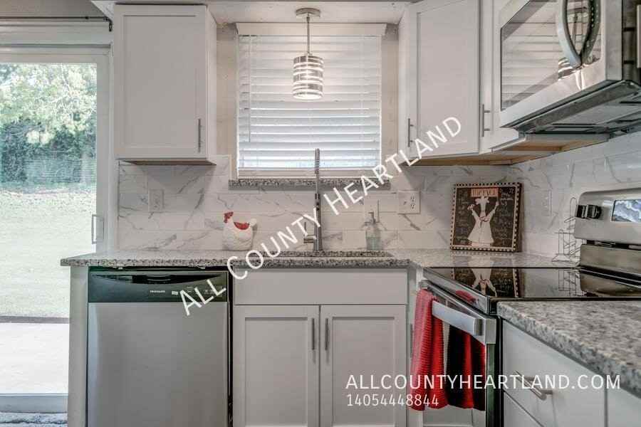 1020 Nw 20th St - Photo 6 of 14