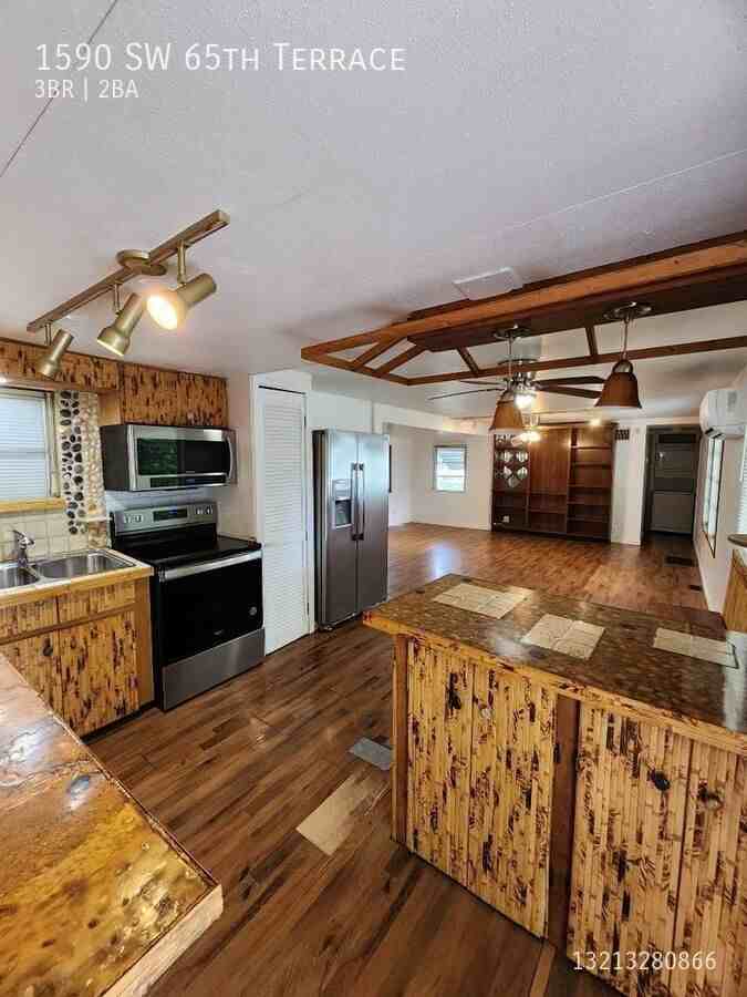 1590 Sw 65th Ter - Photo 4 of 18