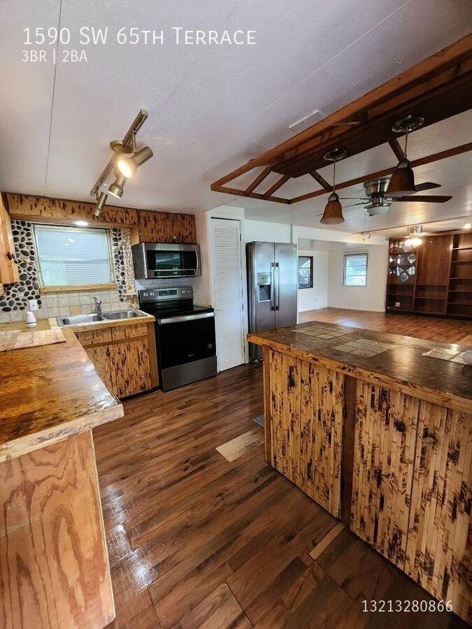 1590 Sw 65th Ter - Photo 6 of 18