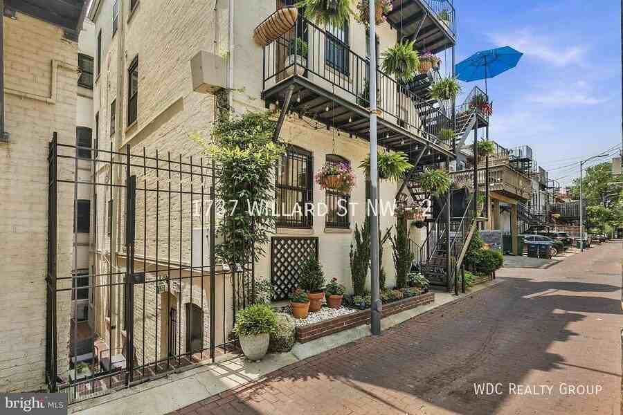1737 Willard St Nw #2 - Photo 4 of 42