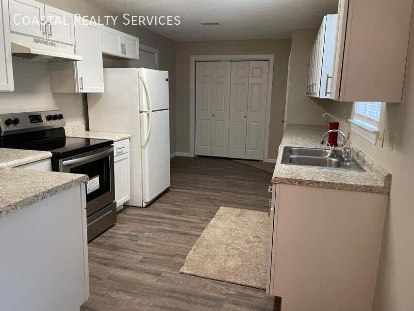 207 Seville Cir - Photo 2 of 10