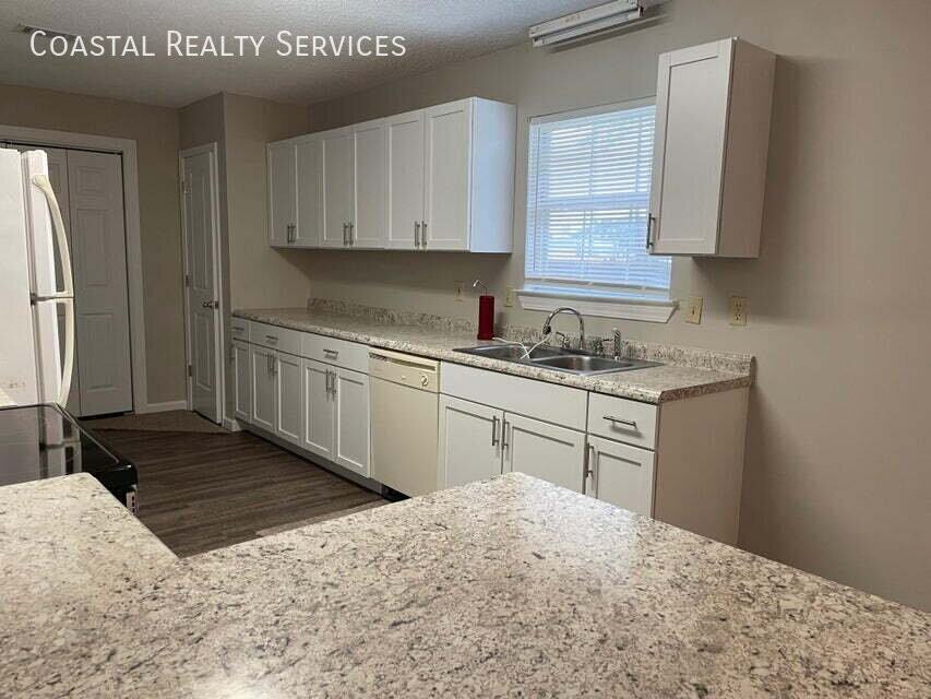 207 Seville Cir - Photo 3 of 10