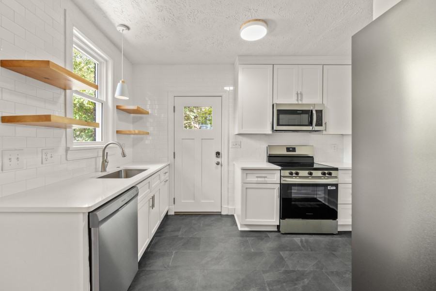 1503 Stratford Ave #1 - Photo 5 of 24