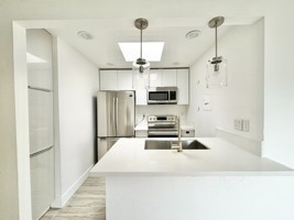featured image of 850 N Van Ness Ave #6