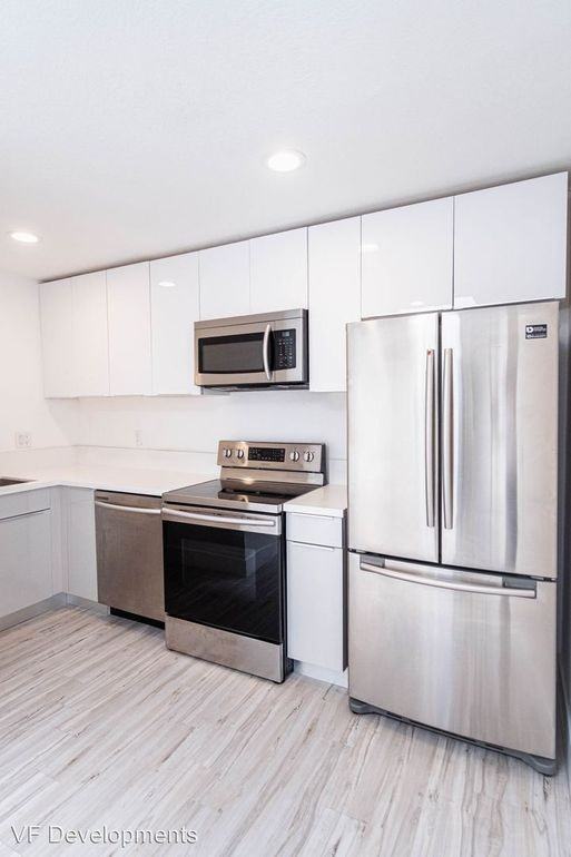 850 N Van Ness Ave #6 - Photo 2 of 23