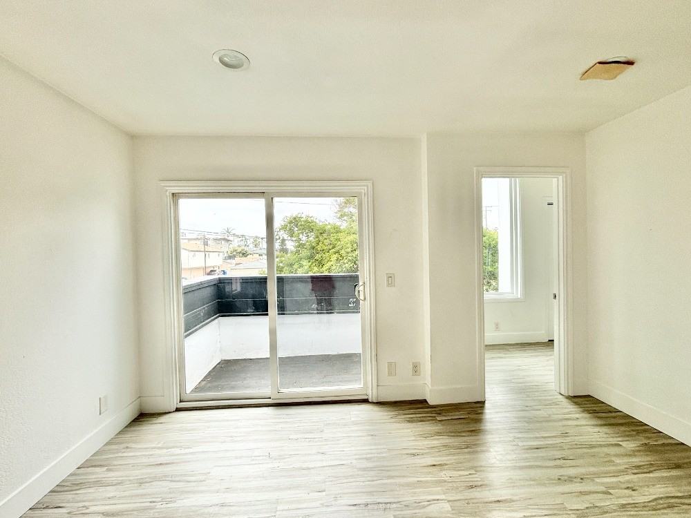 850 N Van Ness Ave #6 - Photo 7 of 23