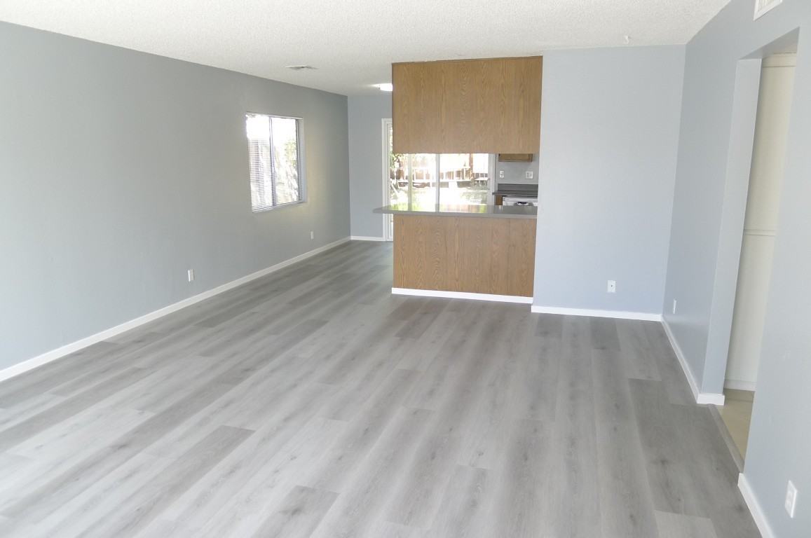317 E College St #A - Photo 3 of 24