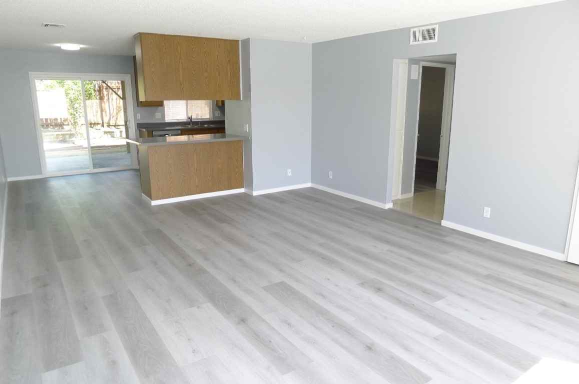 317 E College St #A - Photo 4 of 24