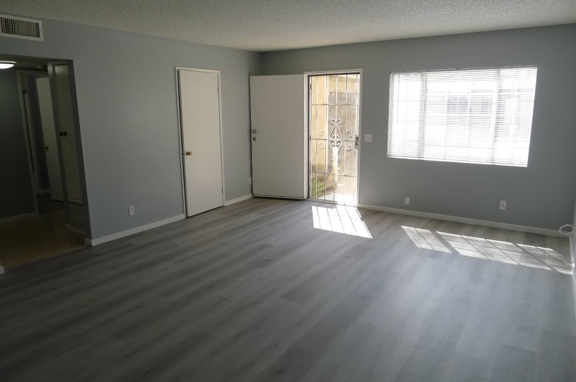 317 E College St #A - Photo 5 of 24