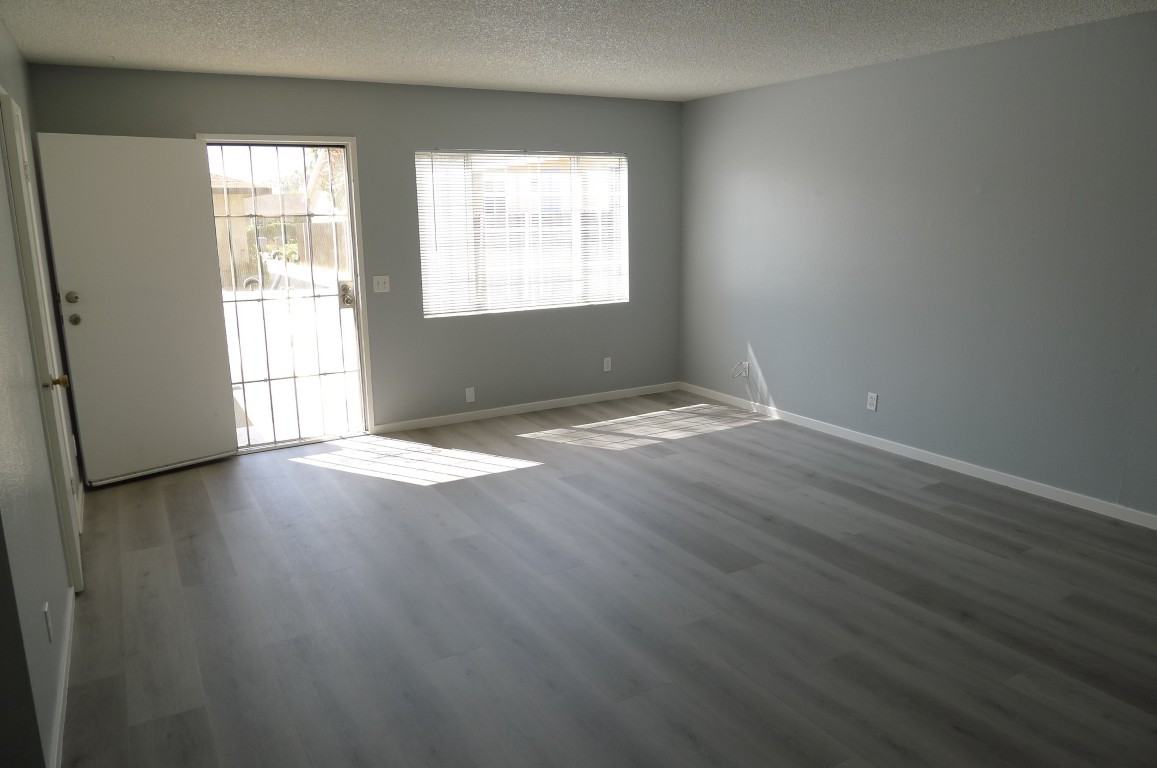317 E College St #A - Photo 6 of 24