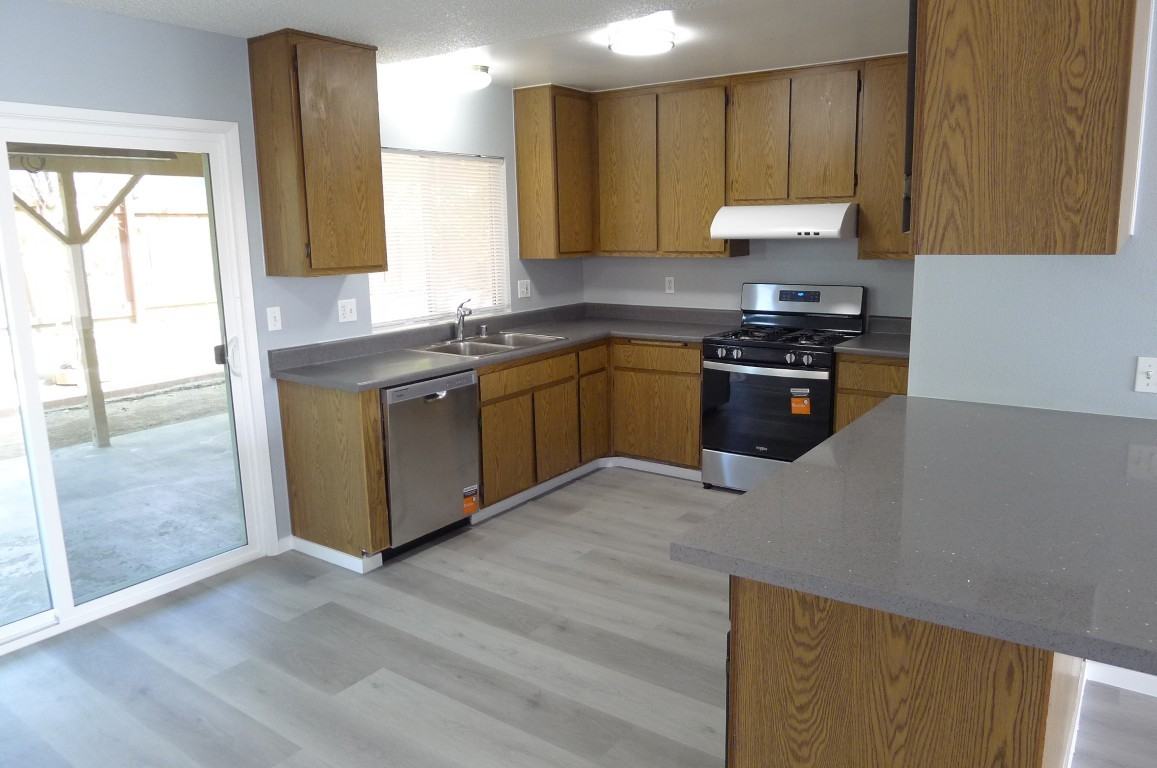 317 E College St #A - Photo 7 of 24