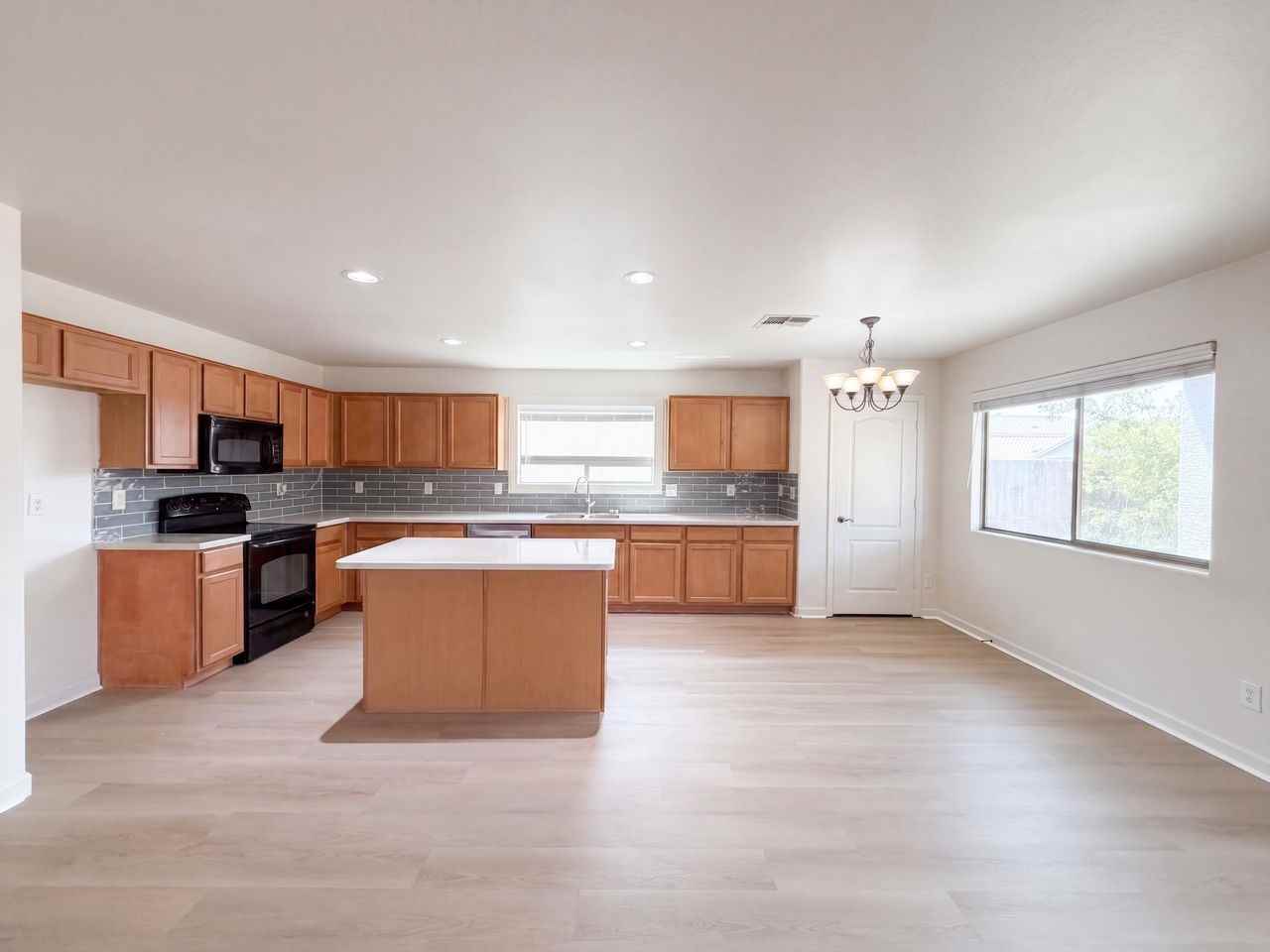 1391 E Ryan Rd #NA - Photo 4 of 10