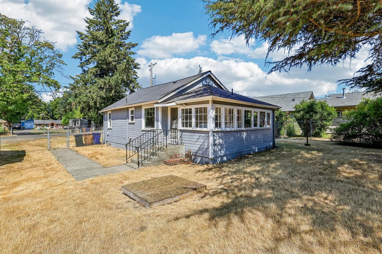 6926 52nd Ave W #NA - Photo 2 of 13