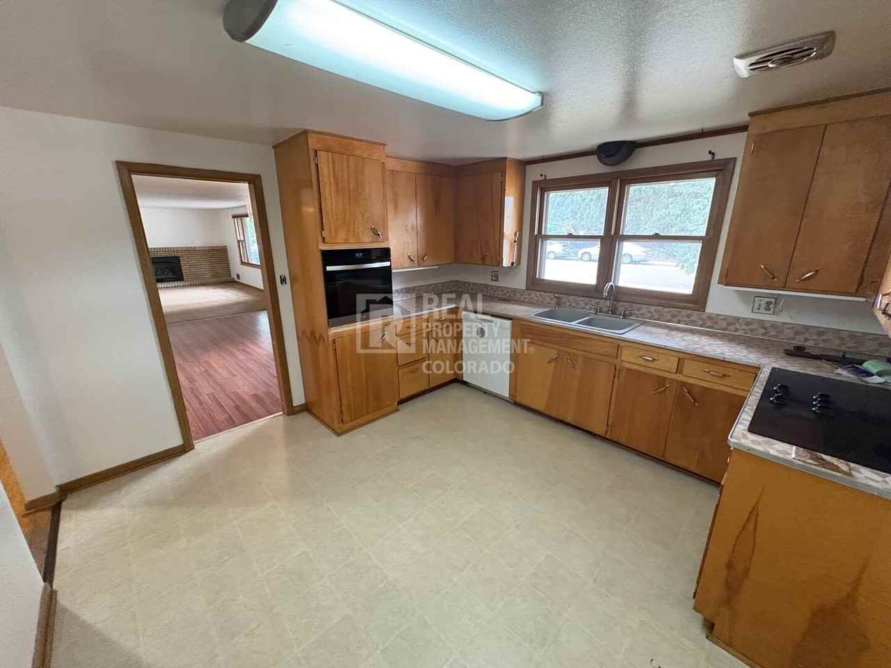 2611 Lakecrest Pl - Photo 4 of 16