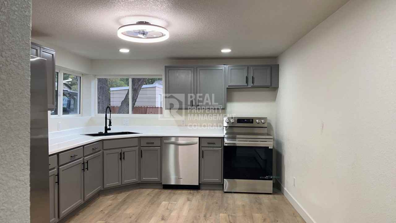 405 E Cannon St - Photo 6 of 22