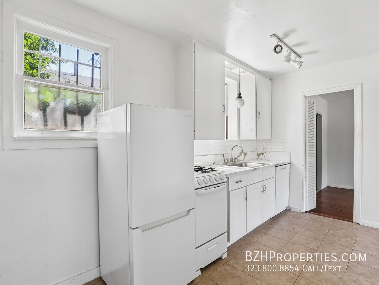 1236 N Gardner St #1236-1-2 - Photo 7 of 16