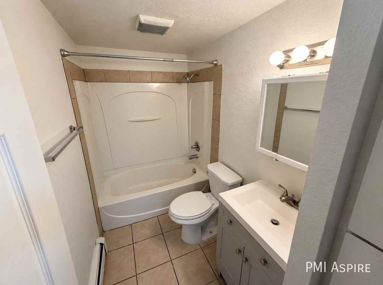 2924 Glen Dale Dr #3 - Photo 3 of 8