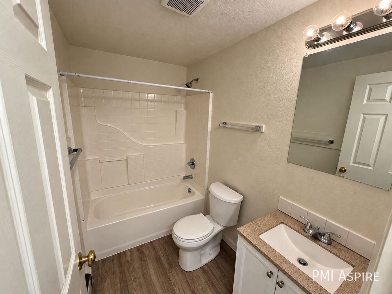 2916 Glen Dale Dr #5 - Photo 3 of 4