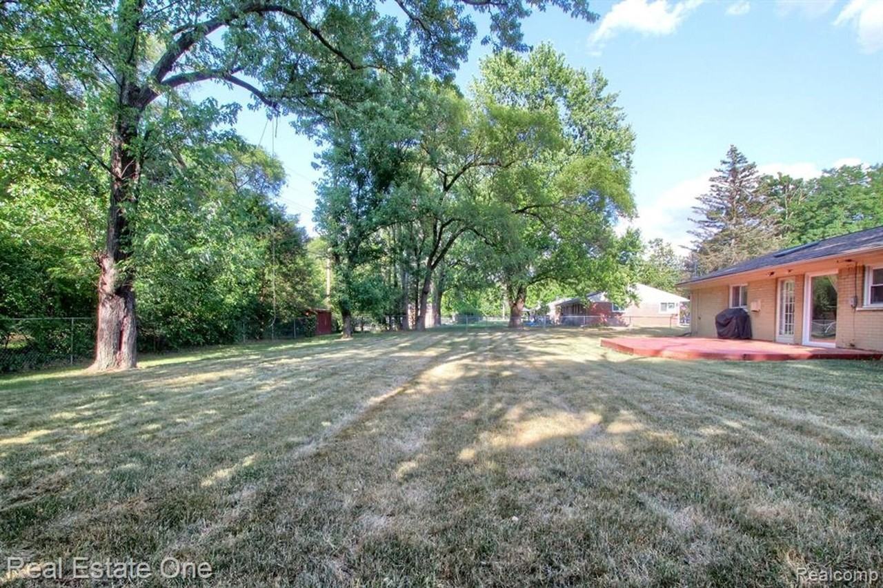 37900 Wendy Lee St - Photo 2 of 27
