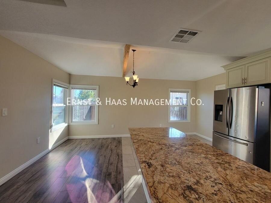 4741 Pepperwood Ave - Photo 5 of 29