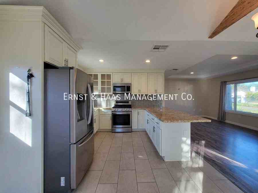 4741 Pepperwood Ave - Photo 7 of 29