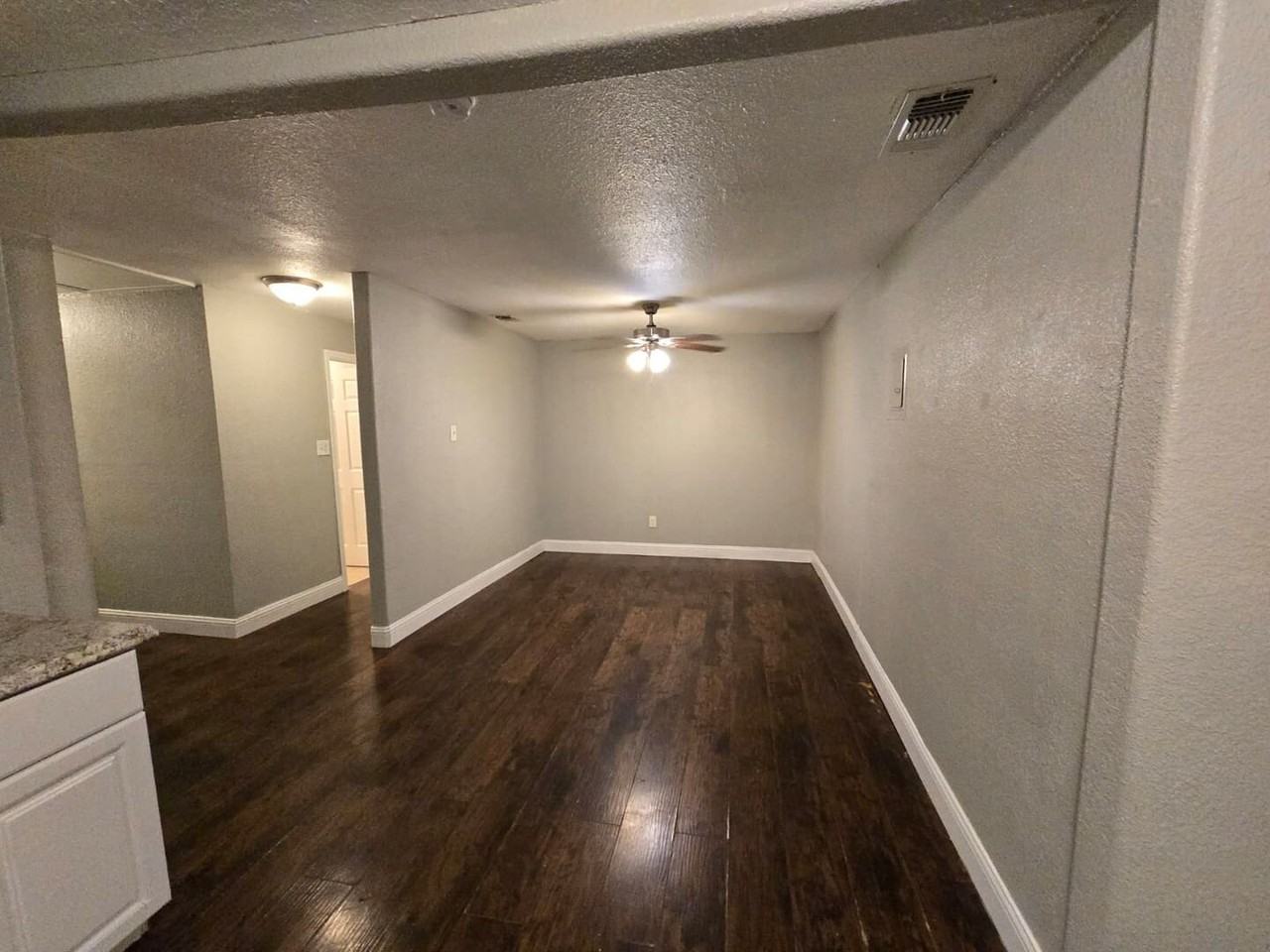 1718 Commercial Ave #B - Photo 4 of 15