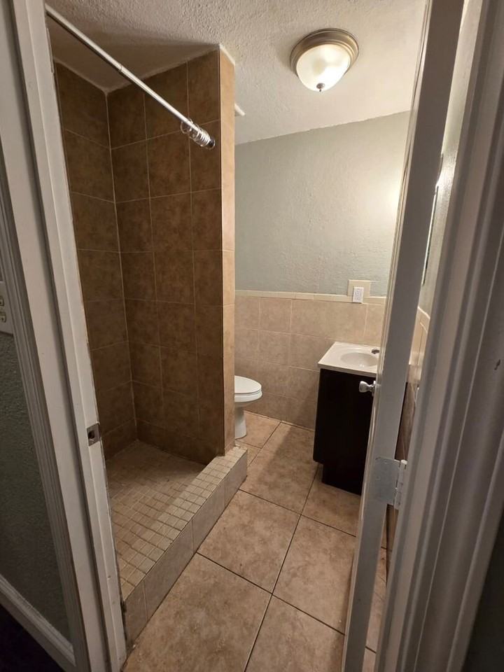 1718 Commercial Ave #B - Photo 7 of 15