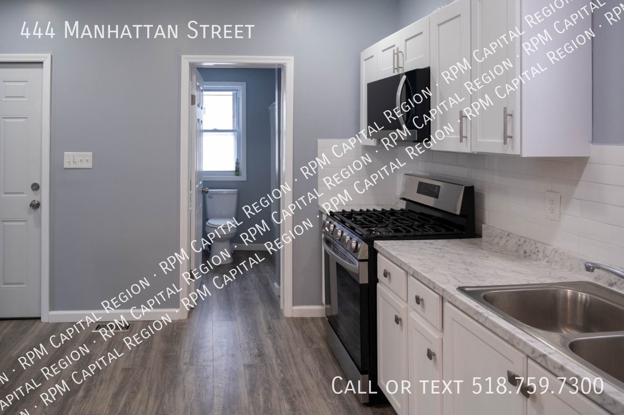 444 Manhattan St - Photo 3 of 13