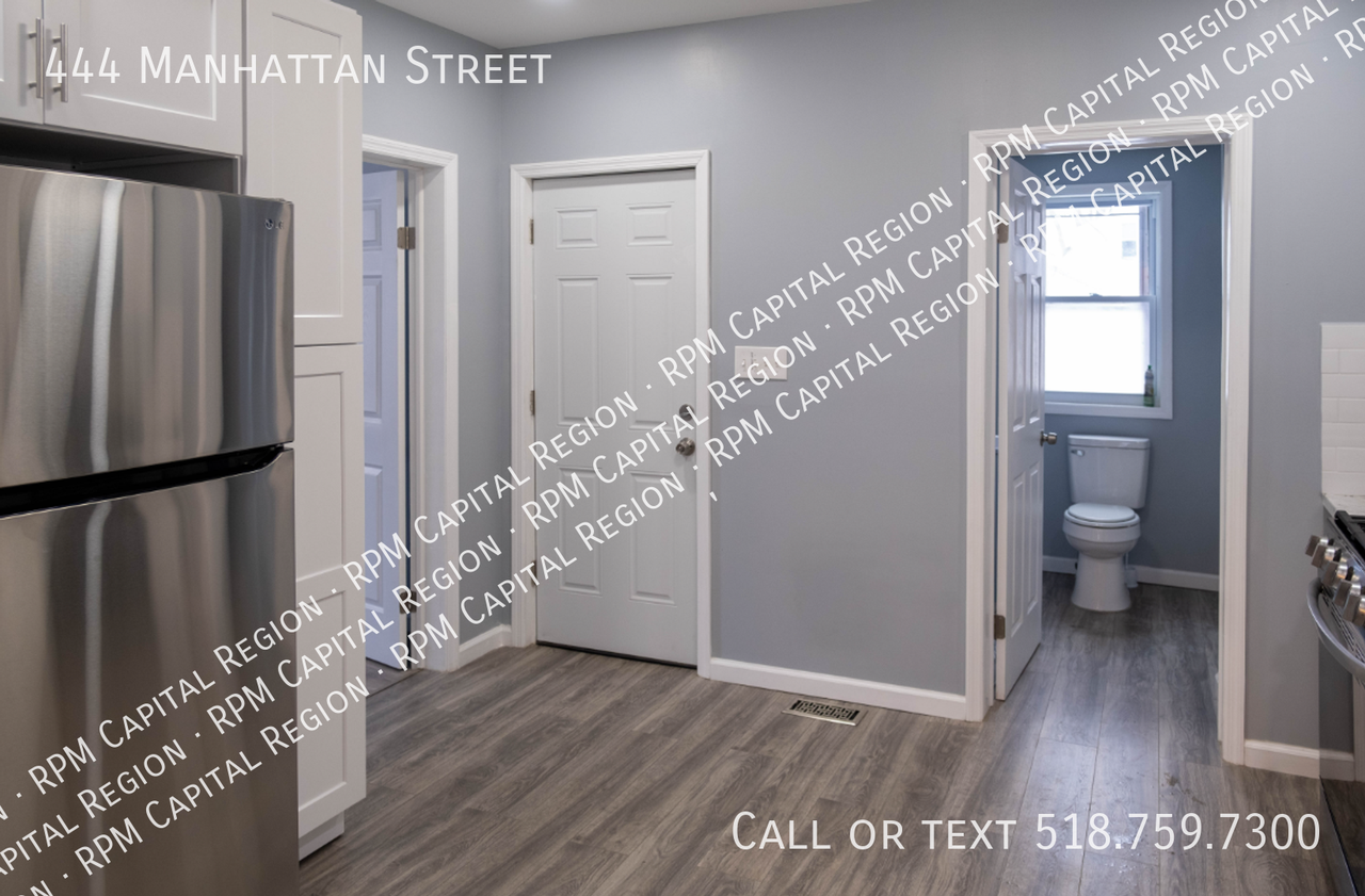 444 Manhattan St - Photo 4 of 13