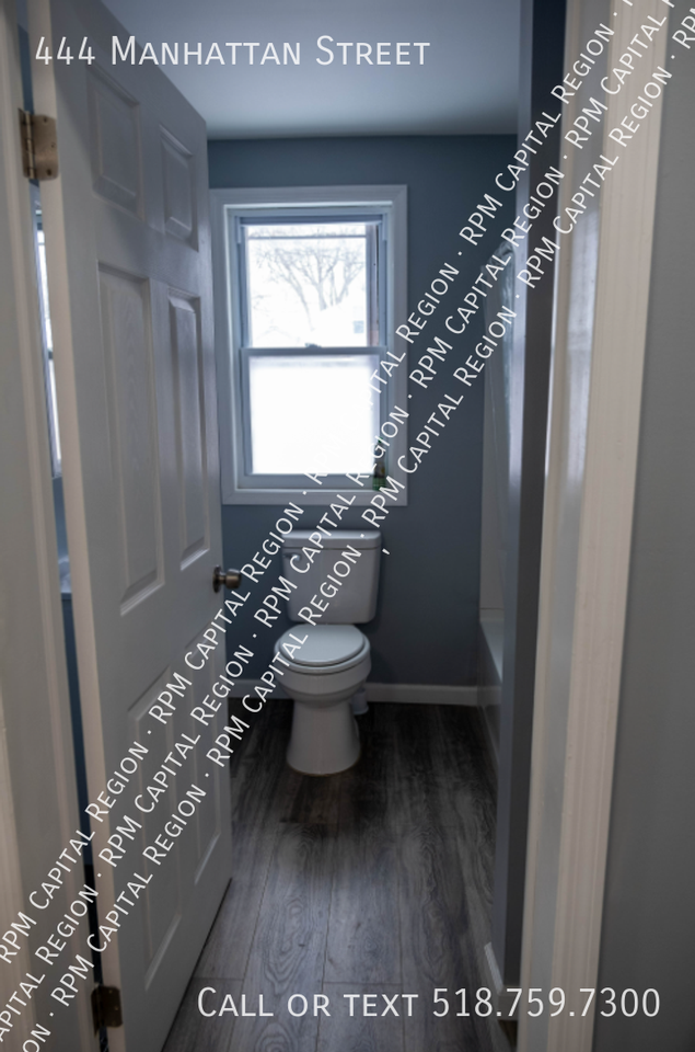 444 Manhattan St - Photo 5 of 13