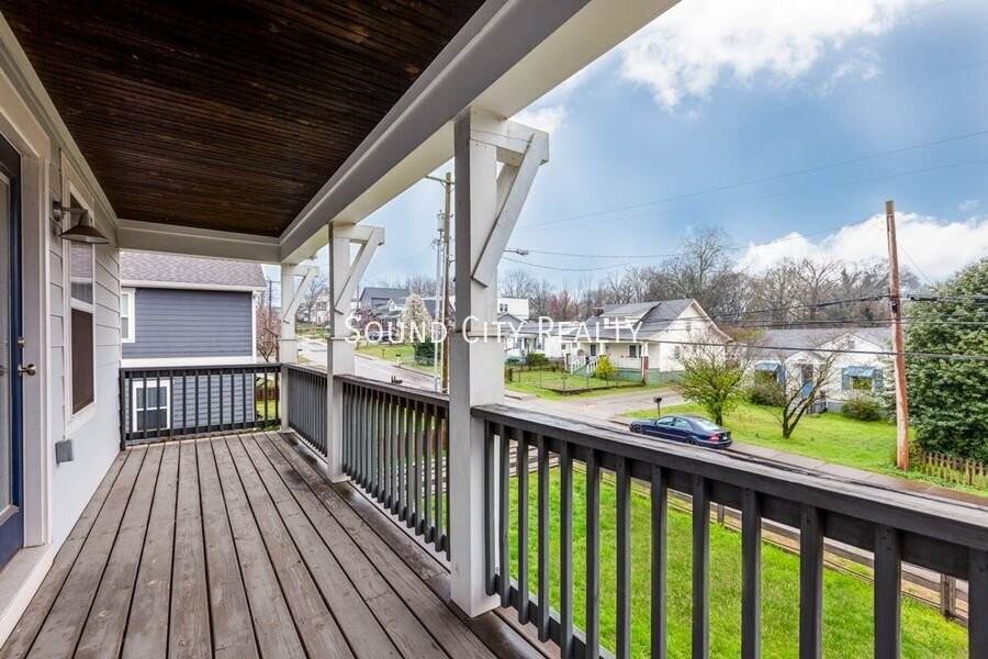 927A Spain Ave - Photo 4 of 33