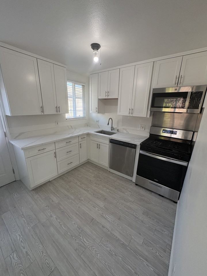 545 Rollins Rd #NA - Photo 7 of 24