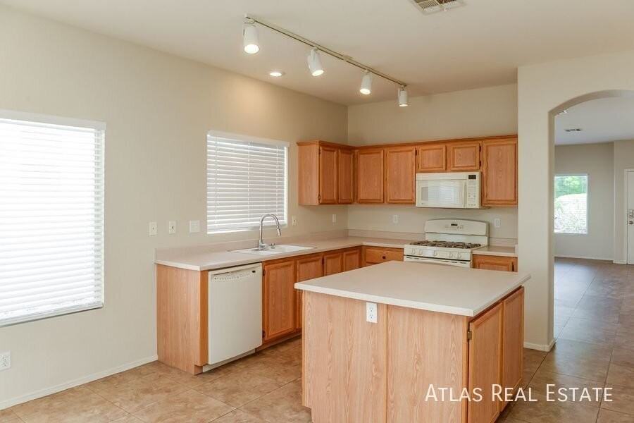 7833 Pinnochio Ave - Photo 2 of 30