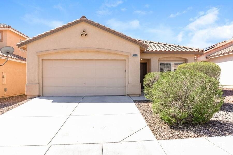7833 Pinnochio Ave - Photo 3 of 30