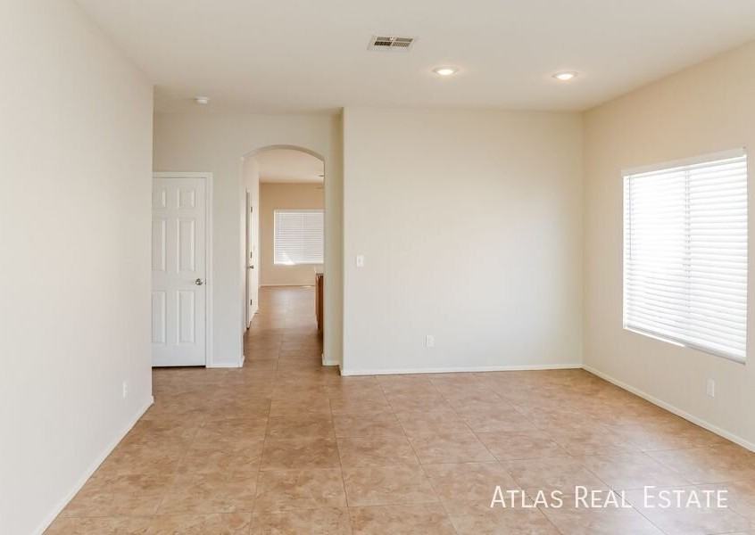 7833 Pinnochio Ave - Photo 7 of 30