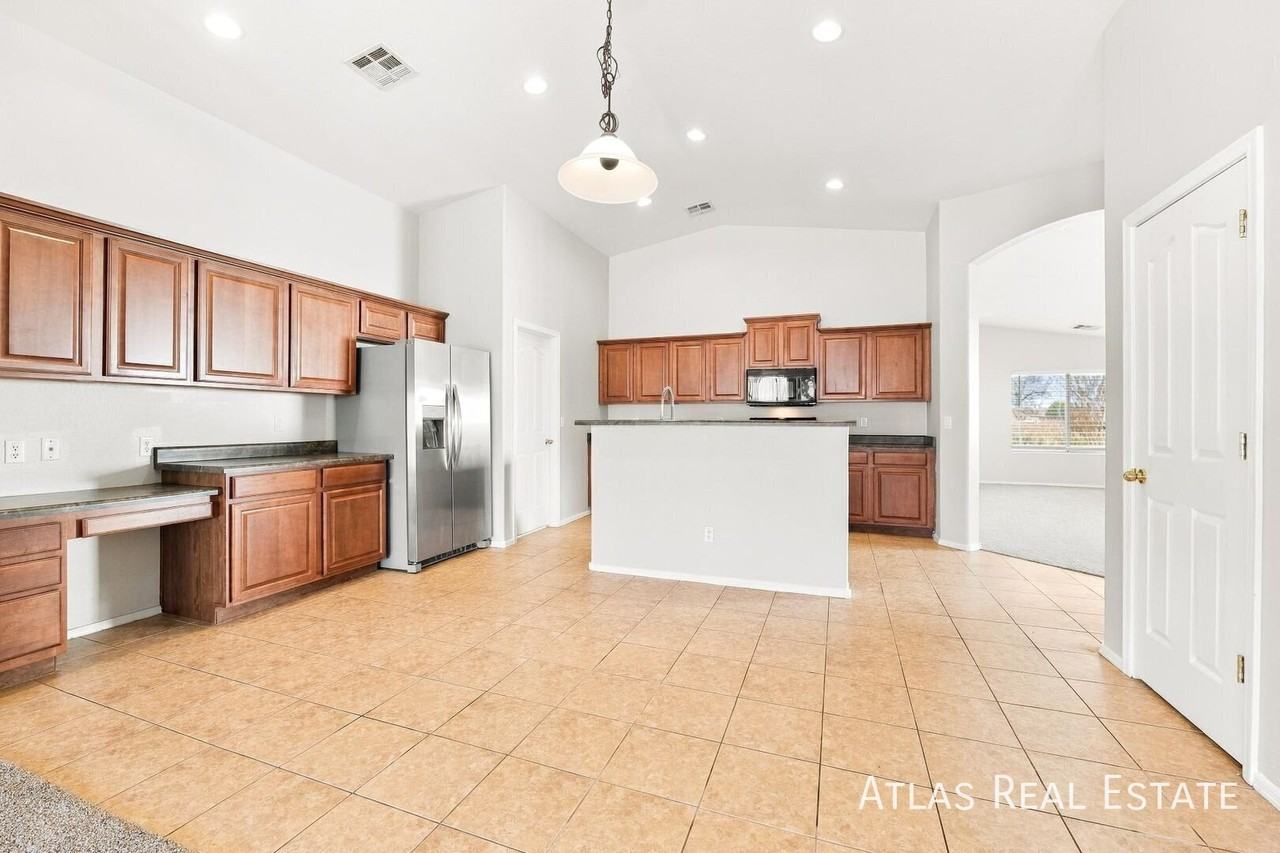 36556 W Velazquez Dr - Photo 5 of 21