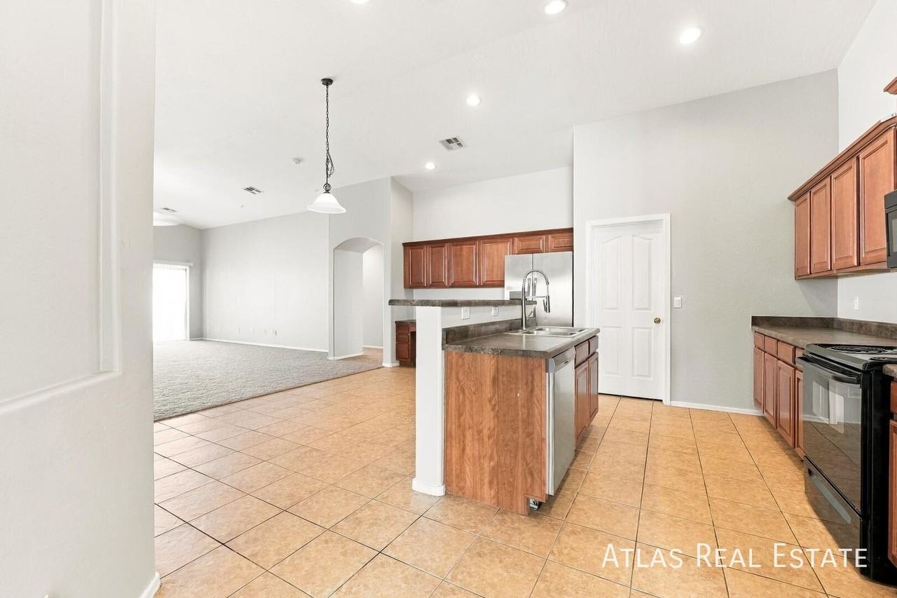 36556 W Velazquez Dr - Photo 6 of 21