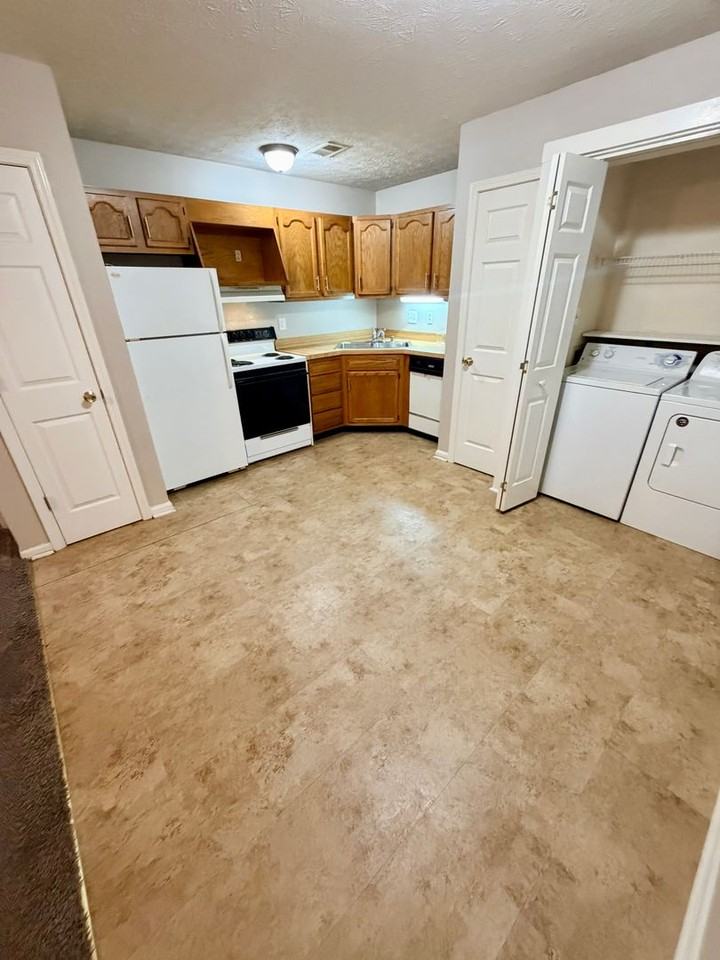 139 Macey Ave #I - Photo 2 of 14