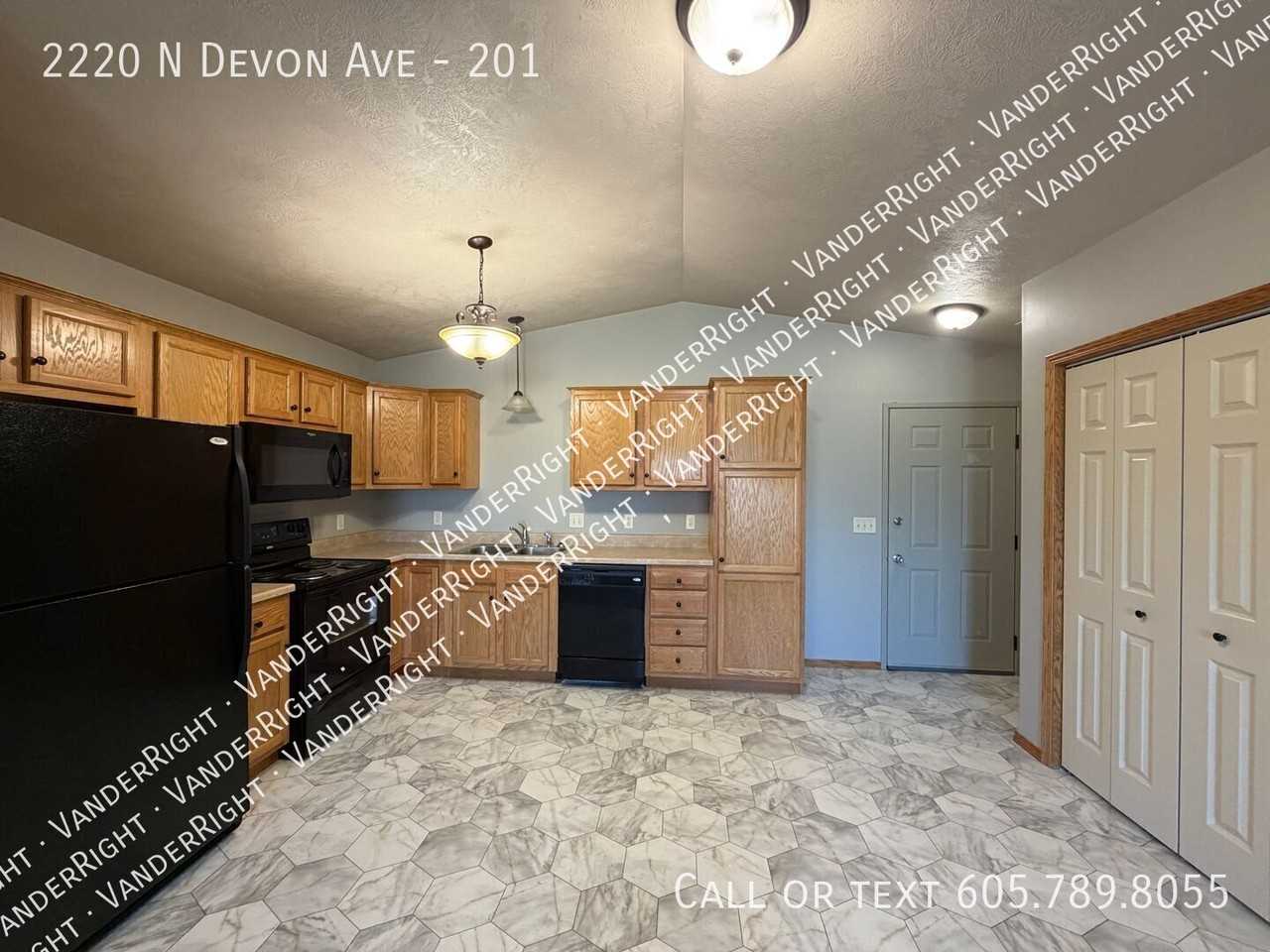 2220 N Devon Ave #201 - Photo 4 of 13