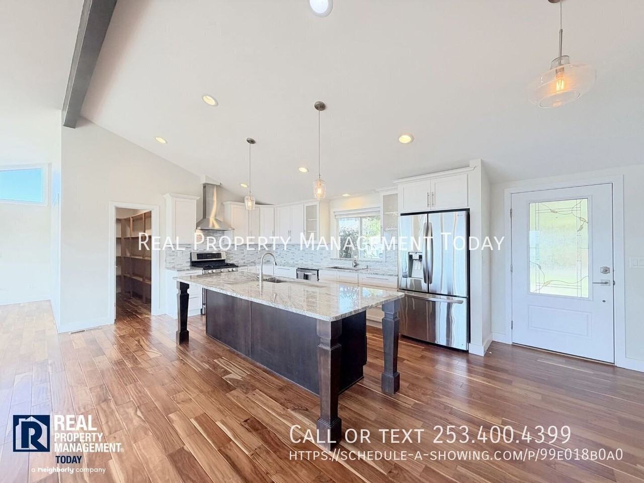 5530 Frances Ave Ne - Photo 4 of 32
