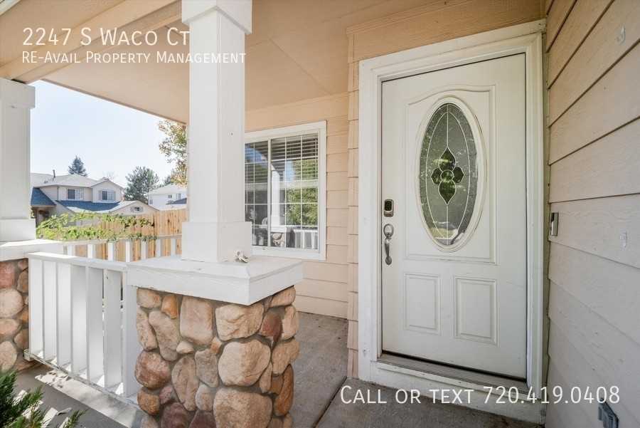 2247 S Waco Ct - Photo 5 of 49
