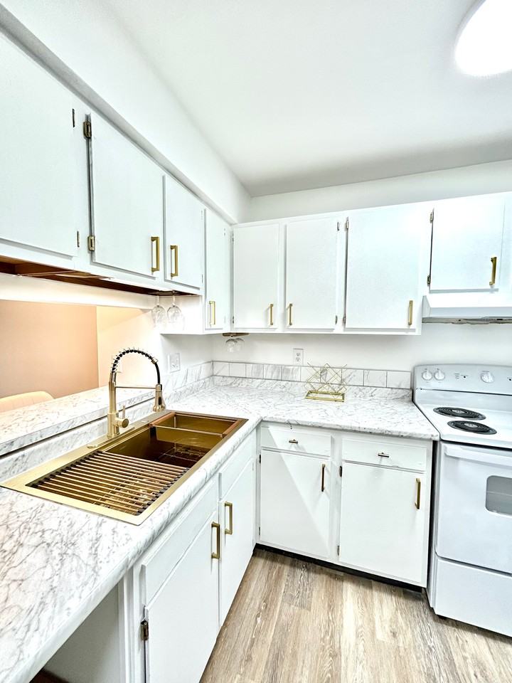 950 Edgar Dr #4 - Photo 2 of 5