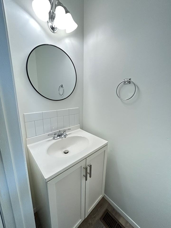 950 Edgar Dr #4 - Photo 4 of 5