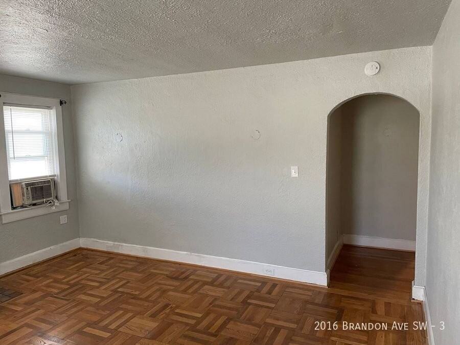 2016 Brandon Ave Sw #3 - Photo 2 of 21
