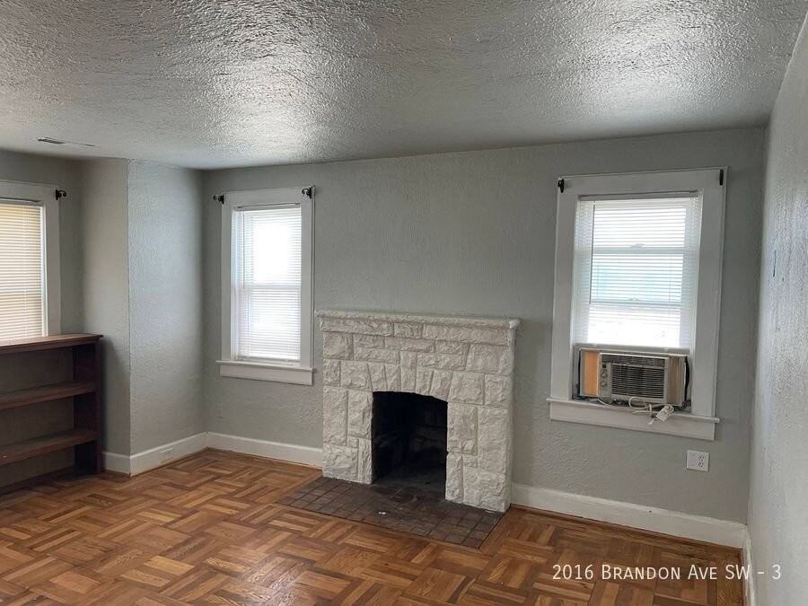 2016 Brandon Ave Sw #3 - Photo 3 of 21