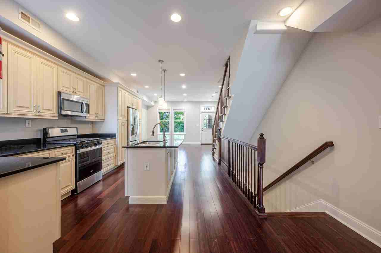 1341 Shepherd St Nw - Photo 6 of 47