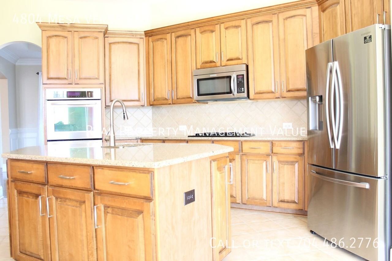 4804 Mesa Verde Rd - Photo 5 of 26